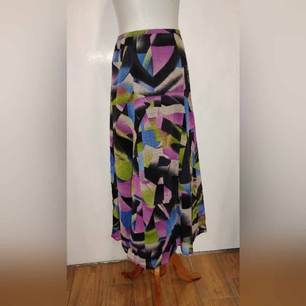 Lightweight Wool Skirt With Dynamic Pattern - image 5